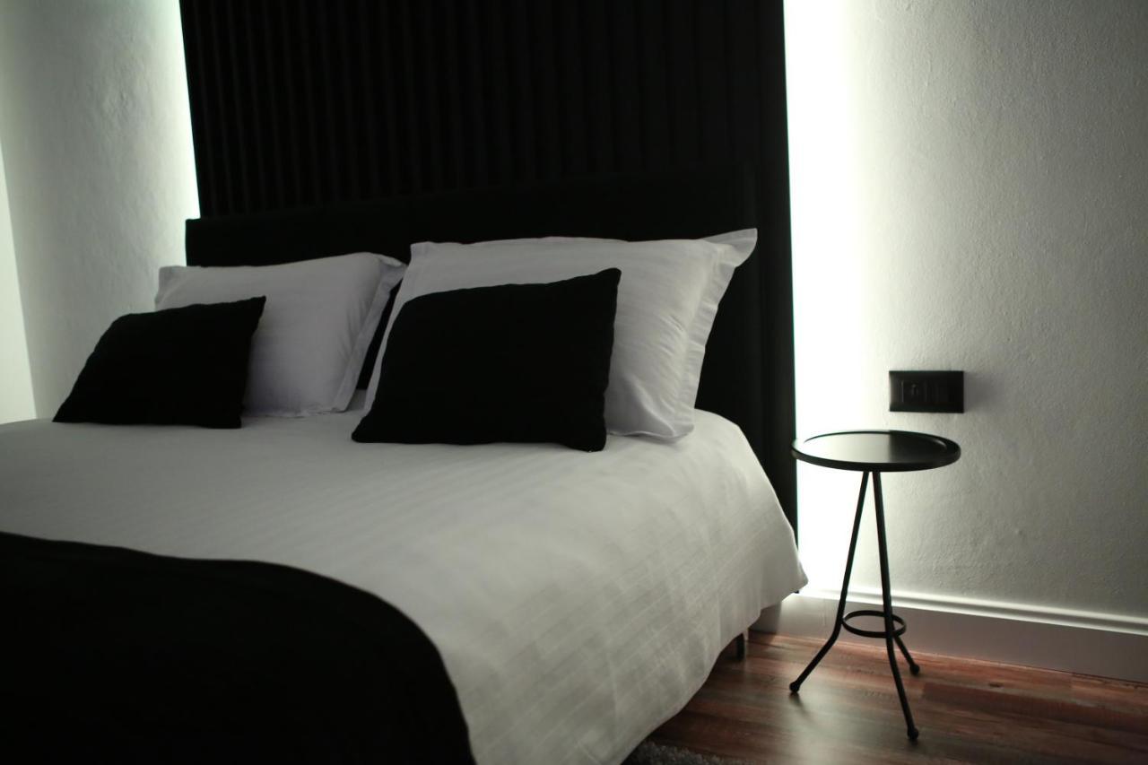 Dark Boutique Hotel Shkoze Exterior photo