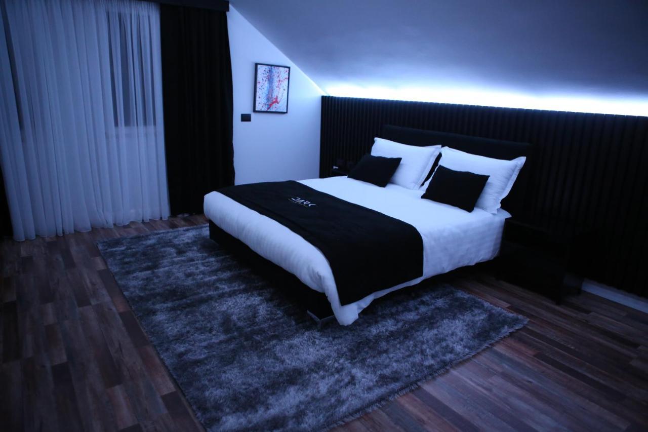 Dark Boutique Hotel Shkoze Exterior photo