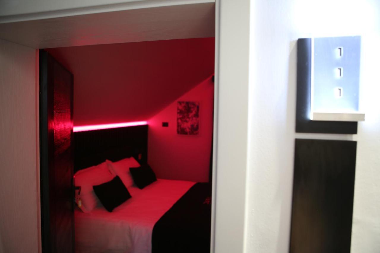 Dark Boutique Hotel Shkoze Exterior photo